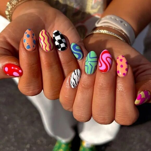 Nails 24PC short rounded tip Multi Color Geometric pattern Press on nails - Picture 1 of 8